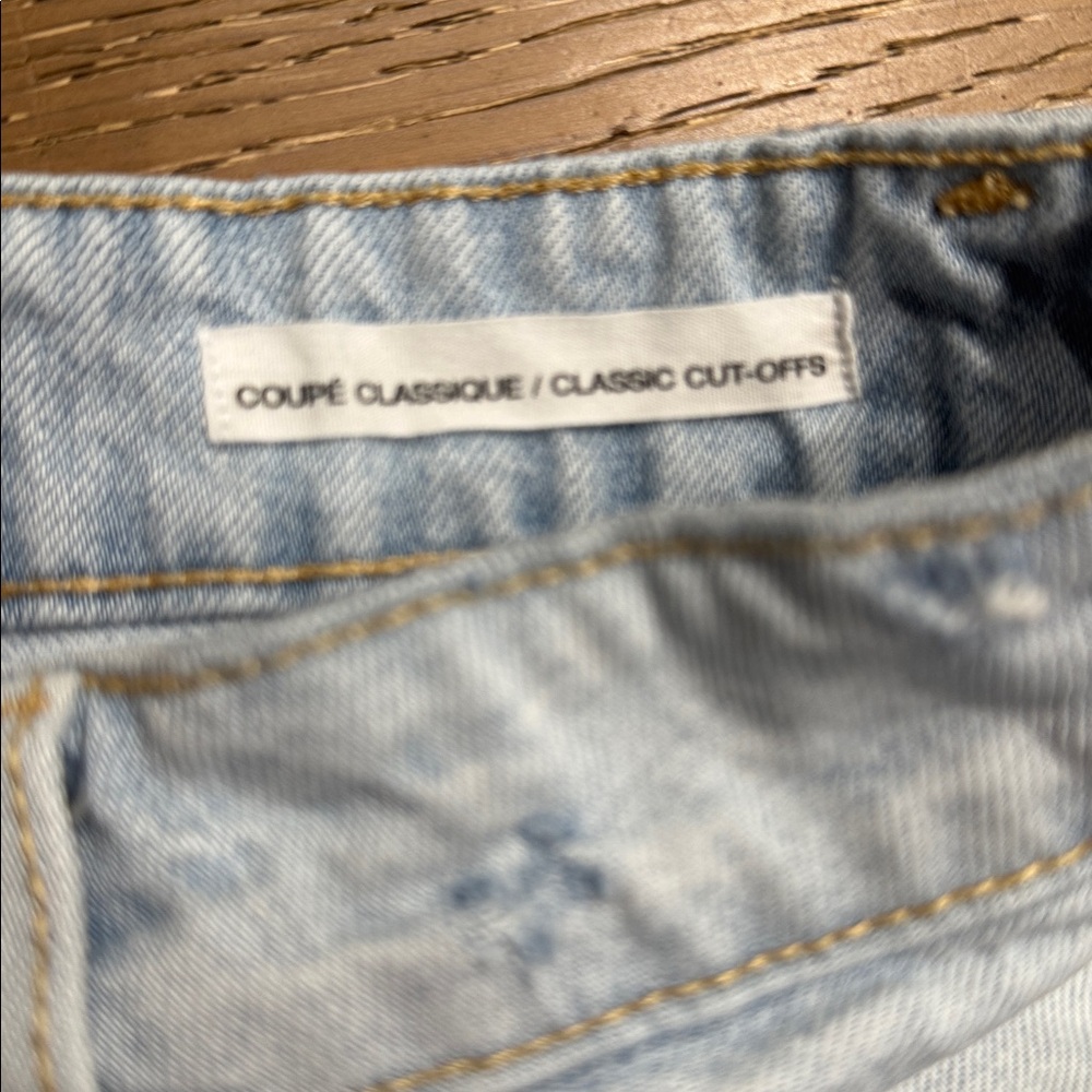 Garage Denim Classic Cut Off Shorts Light Wash Distressed Size 7 28 - Picture 4 of 8